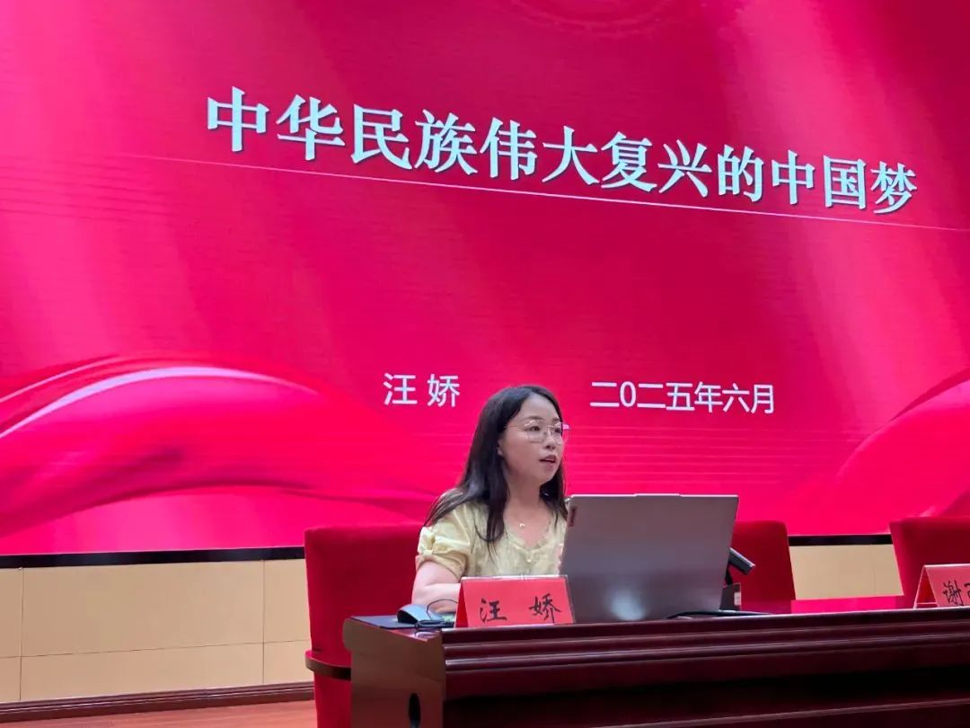 beat365官方网站成人高等教育2025级新生开学典礼圆满举行(图9)