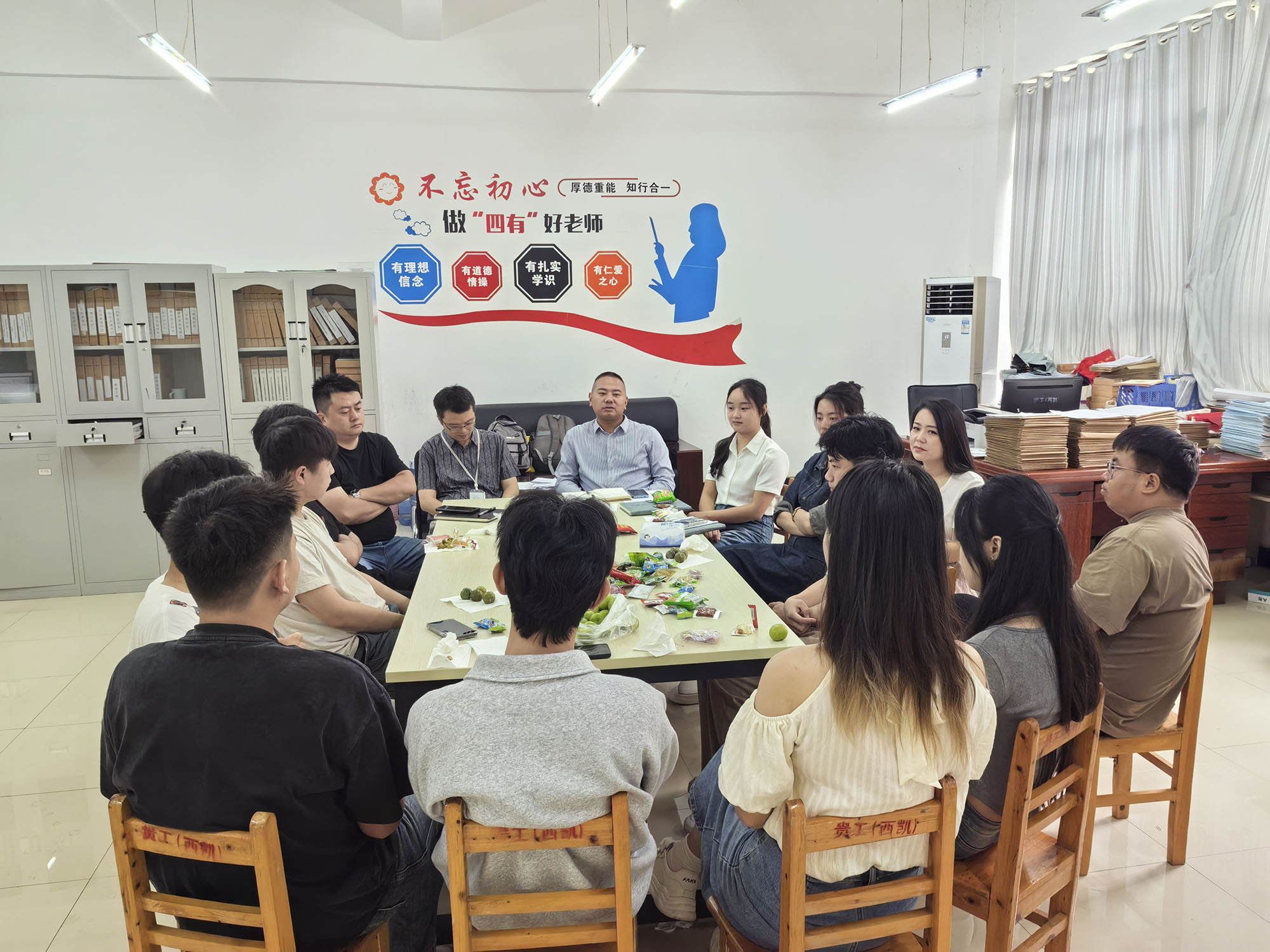 青春逐梦正当时，职引未来启新程 建筑工程学院召开毕业生座谈会(图1)