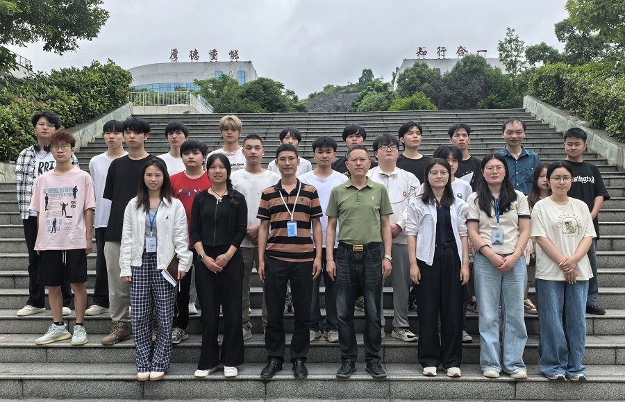 人工智能与信息工程学院召开2025届毕业生座谈会(图10)