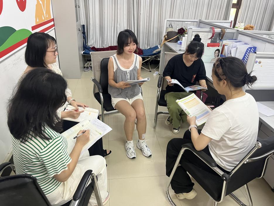 凝心聚力，共启教学新篇-外语教研室开展集体备课活动(图1)