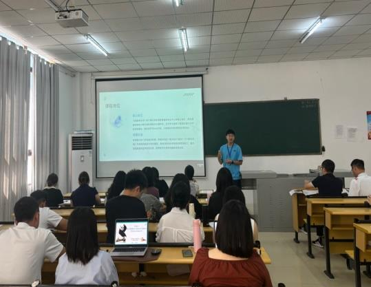 同台竞技亮实力 交流互鉴共成长——基础教学部顺利完成 2025 年秋季学期说课比赛活动(图2)