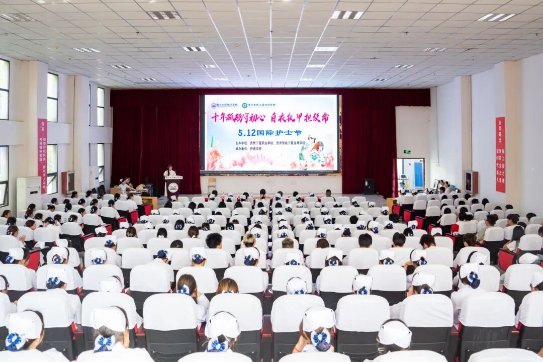 传承南丁格尔精神 共筑护理育人使命——beat365官网举办“5・12”国际护士节活动暨授帽仪式(图1)