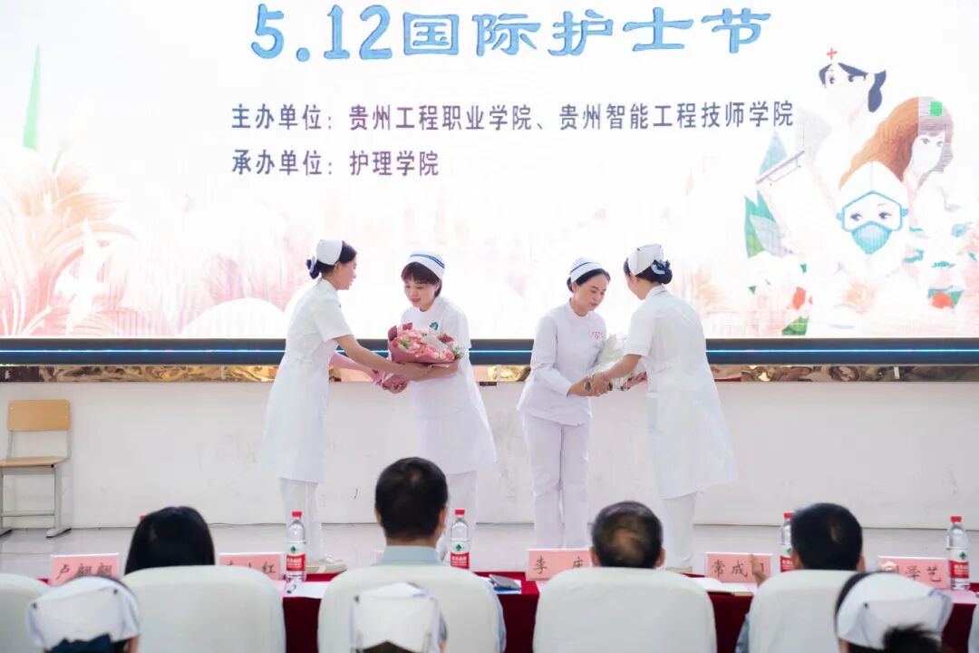 传承南丁格尔精神 共筑护理育人使命——beat365官网举办“5・12”国际护士节活动暨授帽仪式(图3)