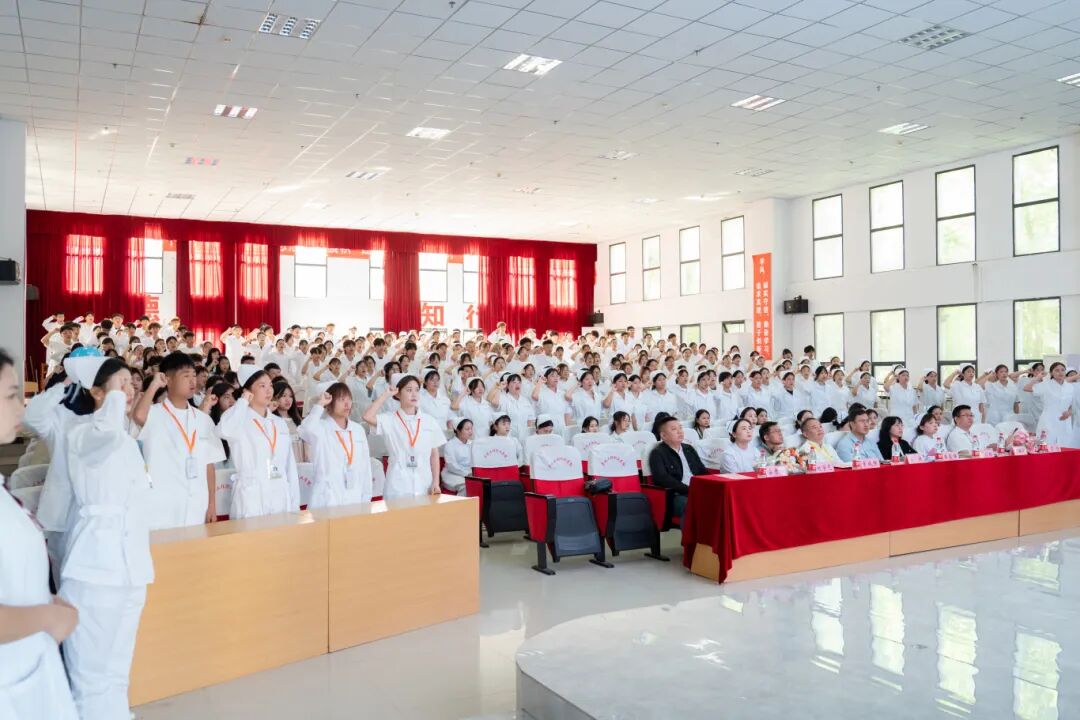 传承南丁格尔精神 共筑护理育人使命——beat365官网举办“5・12”国际护士节活动暨授帽仪式(图5)