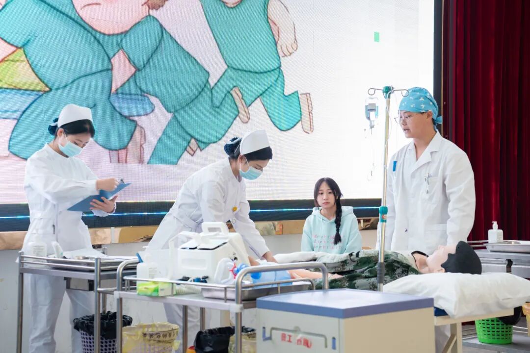 传承南丁格尔精神 共筑护理育人使命——beat365官网举办“5・12”国际护士节活动暨授帽仪式(图7)