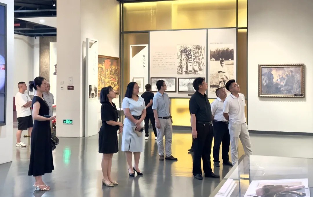 缅怀英烈事迹 传承革命精神 | beat365官网前往聂荣臻元帅陈列馆开展党性教育活动(图2)