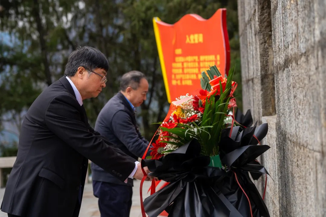 追寻红色足迹 争做时代新人丨beat365官方网站全体党员赴红二、红六军团木黄会师纪念馆参观学习(图2)