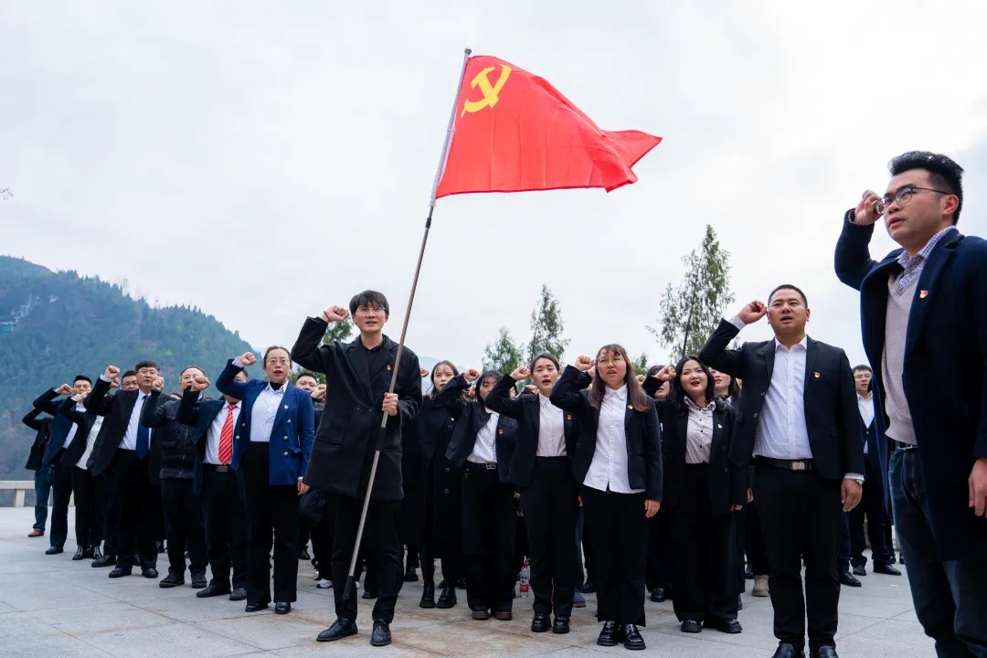 追寻红色足迹 争做时代新人丨beat365官方网站全体党员赴红二、红六军团木黄会师纪念馆参观学习(图3)