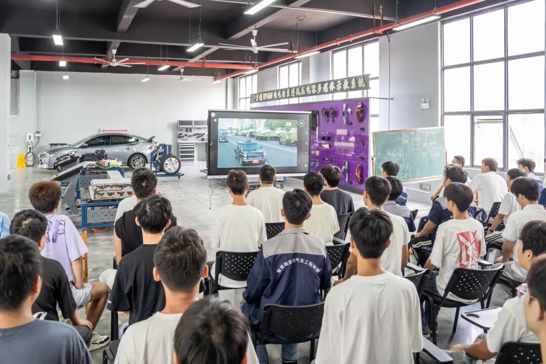 beat365官方网站集中收看纪念中国人民抗日战争暨世界反法西斯战争胜利80周年大会(图4)