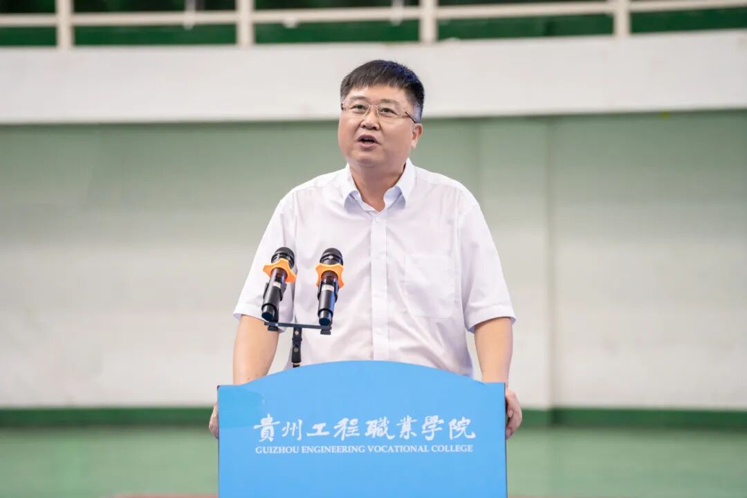 beat365官网举行2025级新生军训结训暨开学典礼(图2)