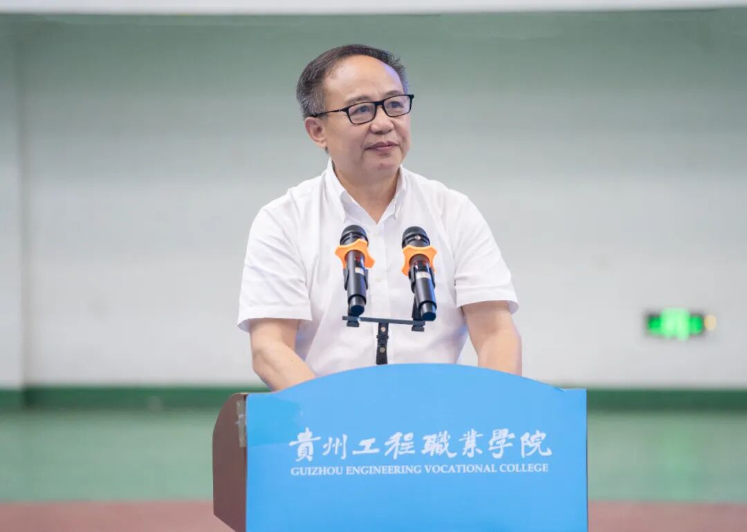 beat365官网举行2025级新生军训结训暨开学典礼(图4)