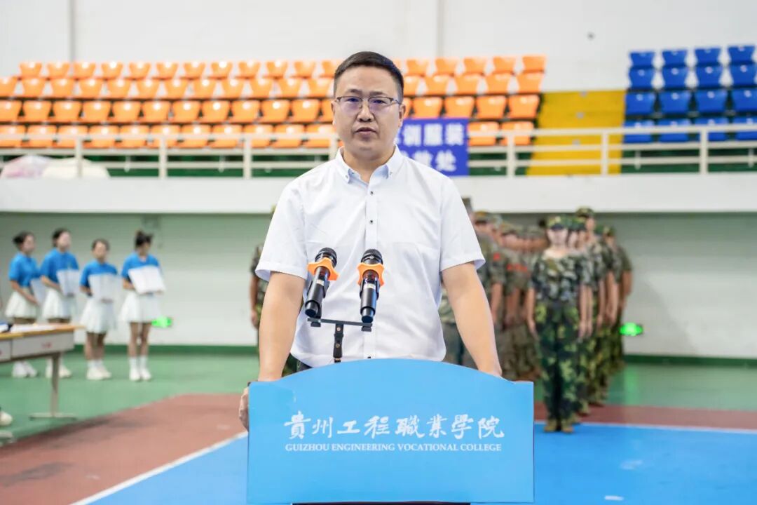 beat365官网举行2025级新生军训结训暨开学典礼(图5)