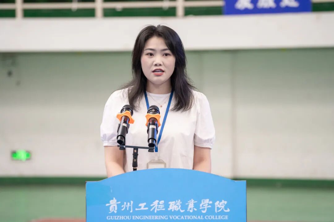 beat365官网举行2025级新生军训结训暨开学典礼(图6)