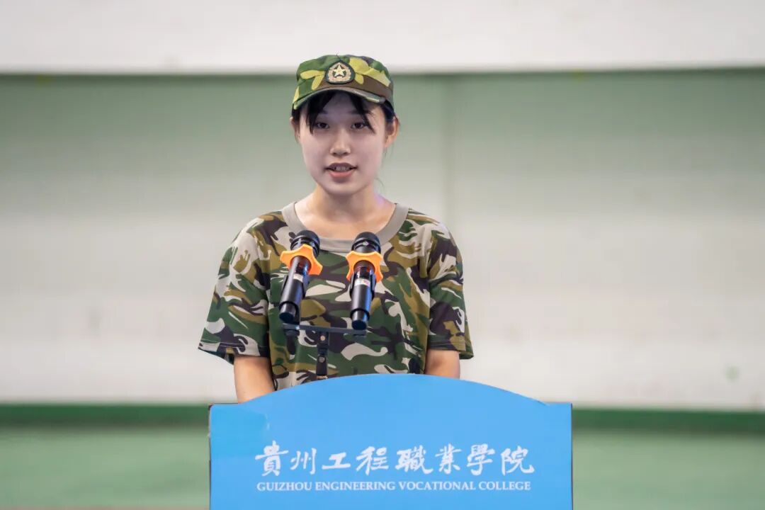 beat365官网举行2025级新生军训结训暨开学典礼(图8)