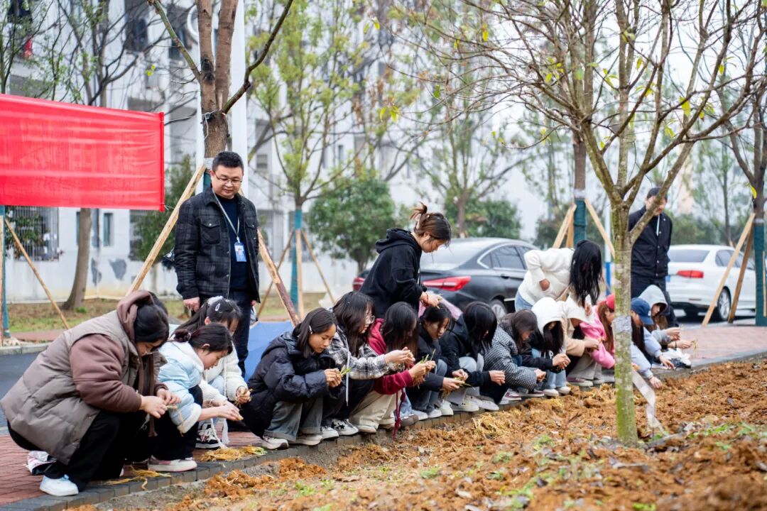 劳动教育浇灌“双苗”成长！beat365官方网站创新实践育人模式(图3)