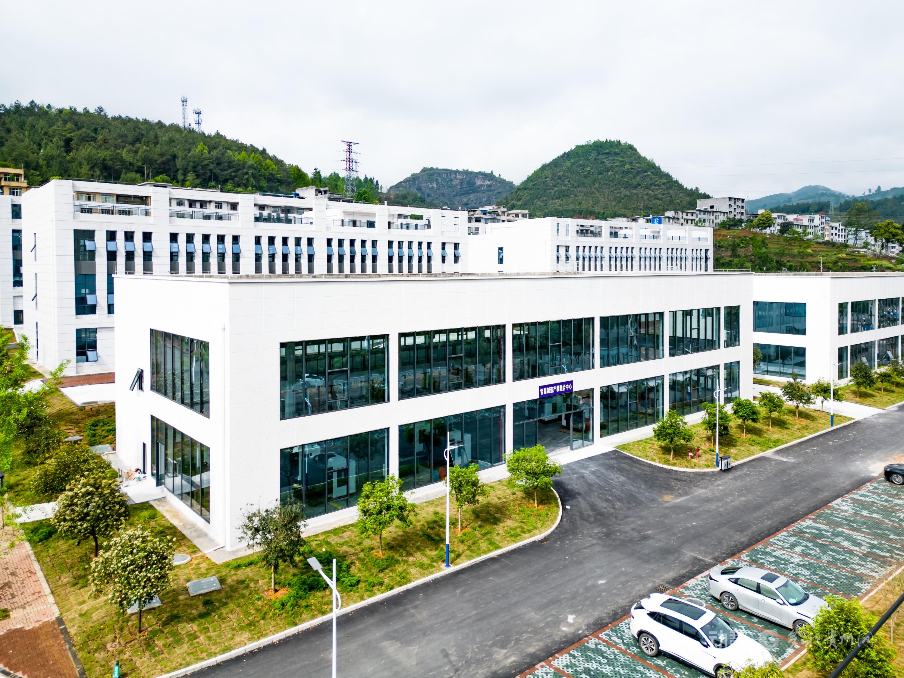 锚定职业教育航向 beat365官方网站十年砥砺铸华章(图4)