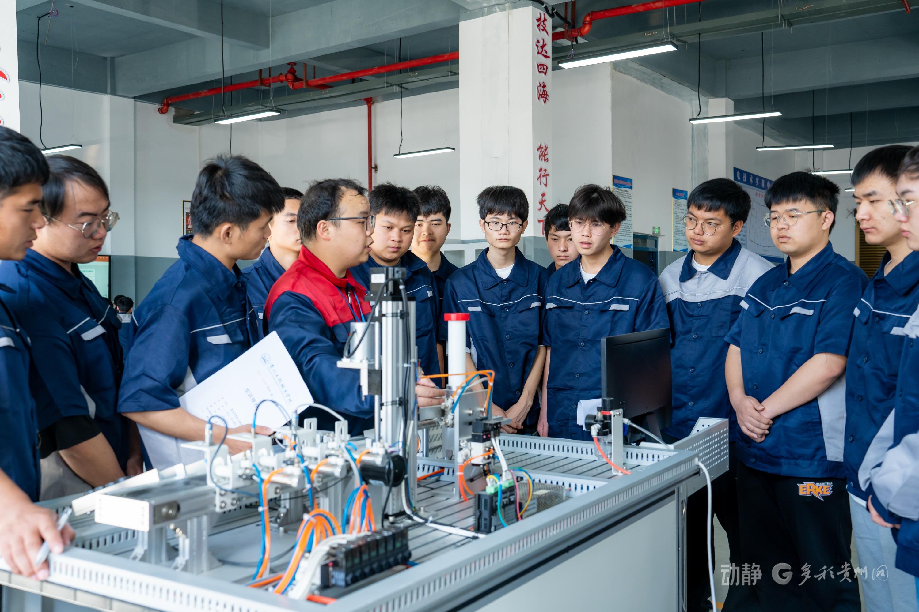 锚定职业教育航向 beat365官方网站十年砥砺铸华章(图11)