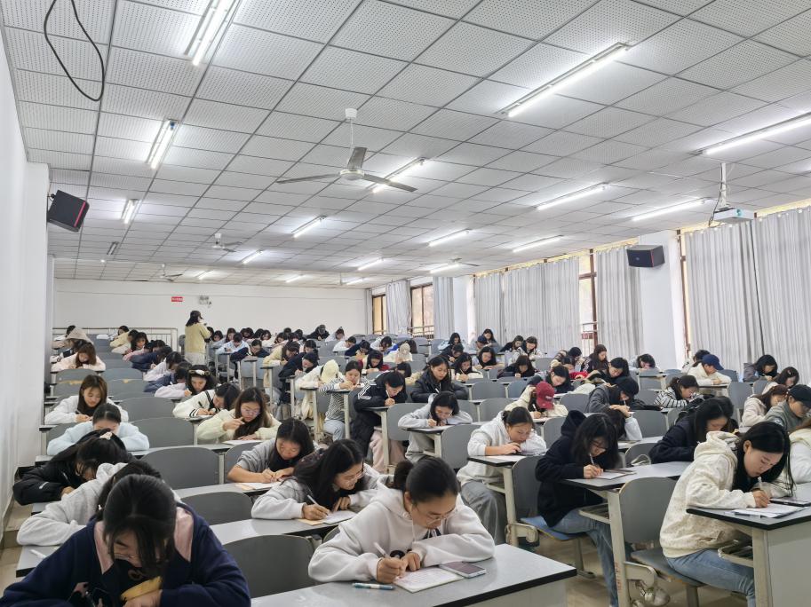 金秋书韵·笔墨重阳  —beat365官方网站第六届“弘文杯”英语书法大赛(图1)