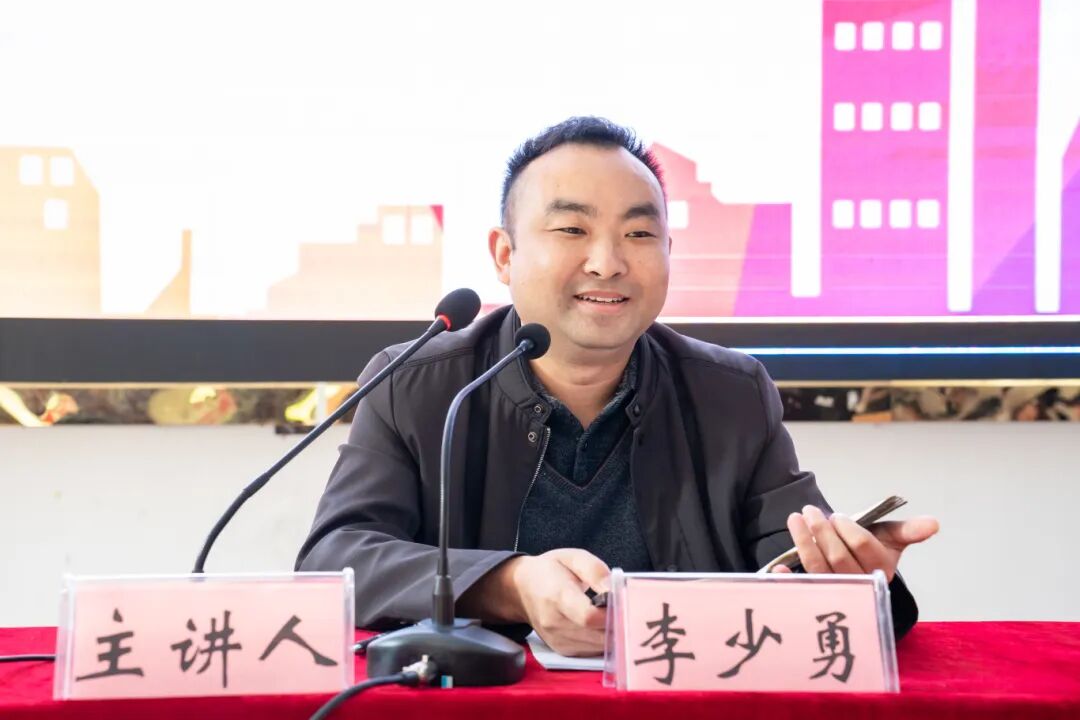 铜仁市人社局就业创业政策宣讲暨职业指导进校园活动在beat365官网举办(图2)