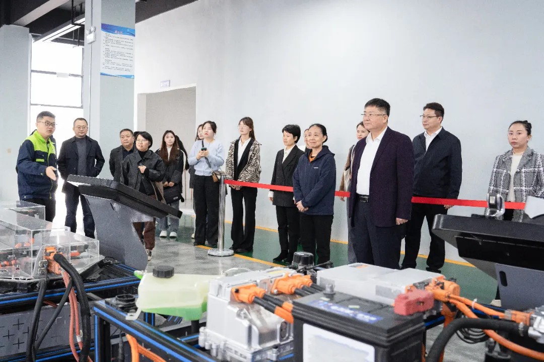 贵州开放大学（贵州职业技术学院）与beat365官方网站开展党建工作结对共建调研座谈(图1)