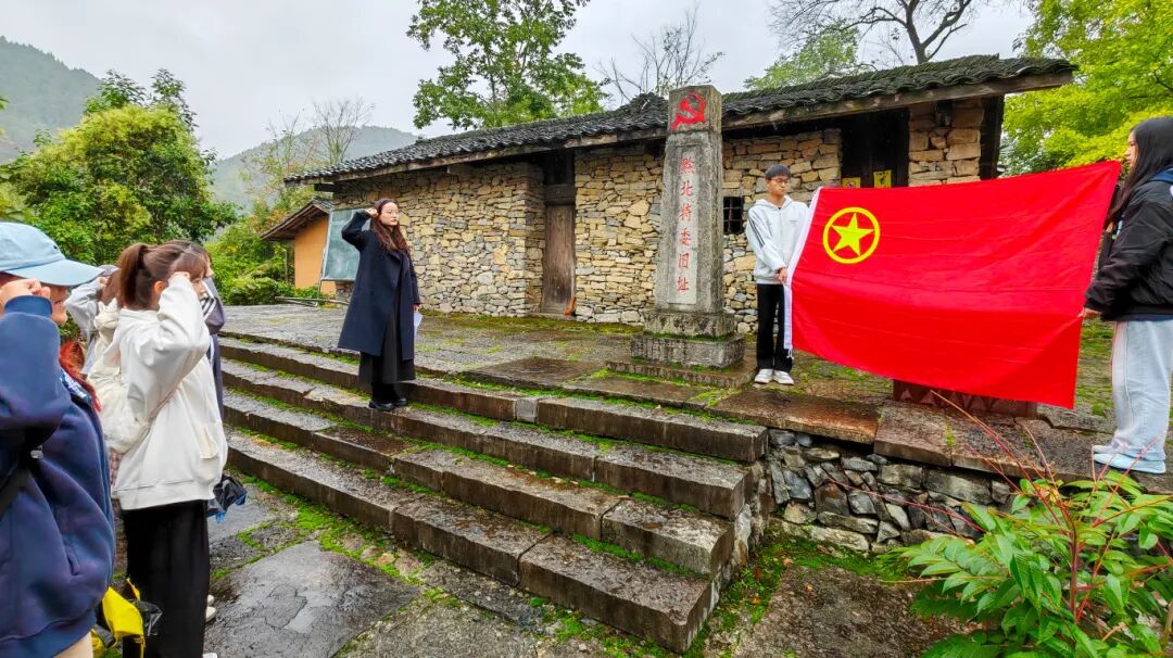 弘扬伟大抗战精神 凝聚团结奋进力量——beat365官网马克思主义学院“红匠工坊”走进红色教育基地开展实践教学(图3)