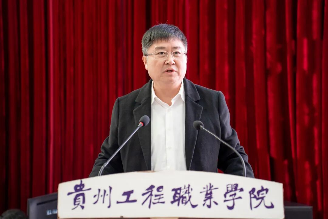 beat365官方网站举行学习贯彻党的二十届四中全会精神宣讲报告会(图2)