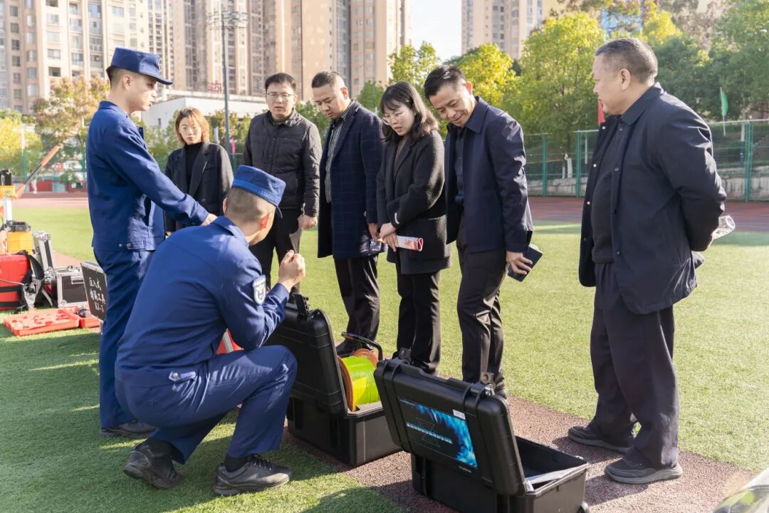 beat365官网举办德江县第四届大学生消防技能运动会暨消防安全培训演练活动(图8)