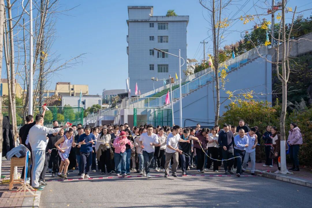 税校携手促交流 文体融合展新风丨beat365官方网站与国家税务总局德江县税务局联合举办2025冬季趣味运动会(图10)