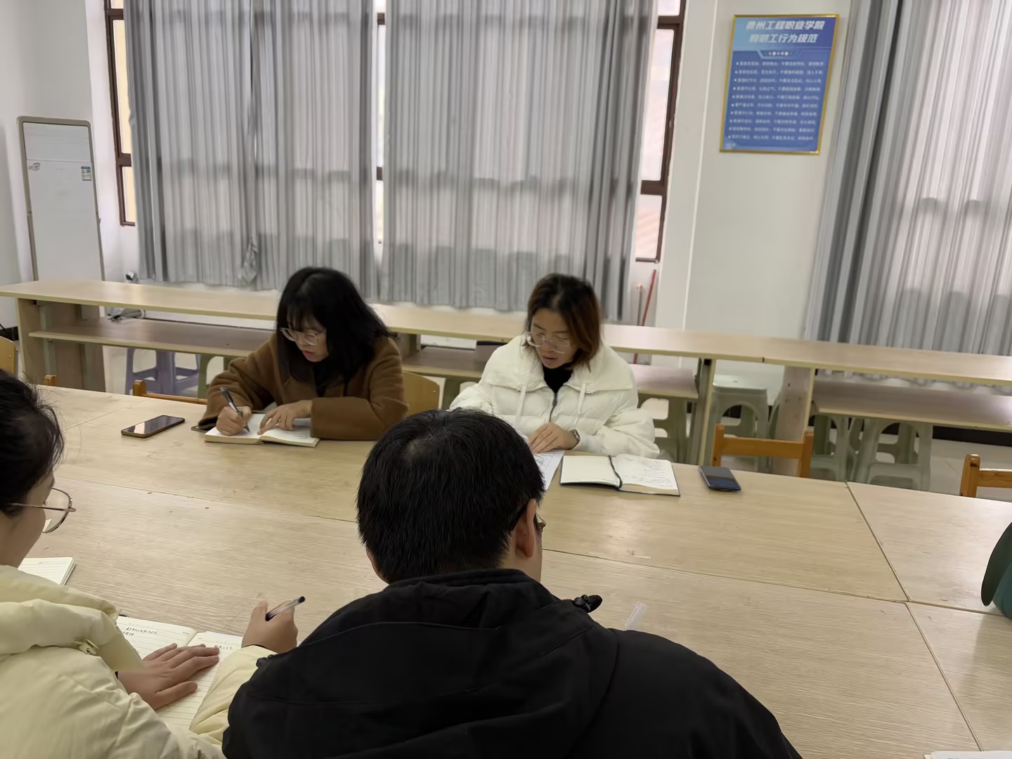 筑牢师德根基 谱写育人新篇(图1)