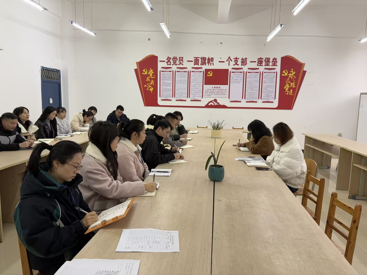 筑牢师德根基 谱写育人新篇(图2)