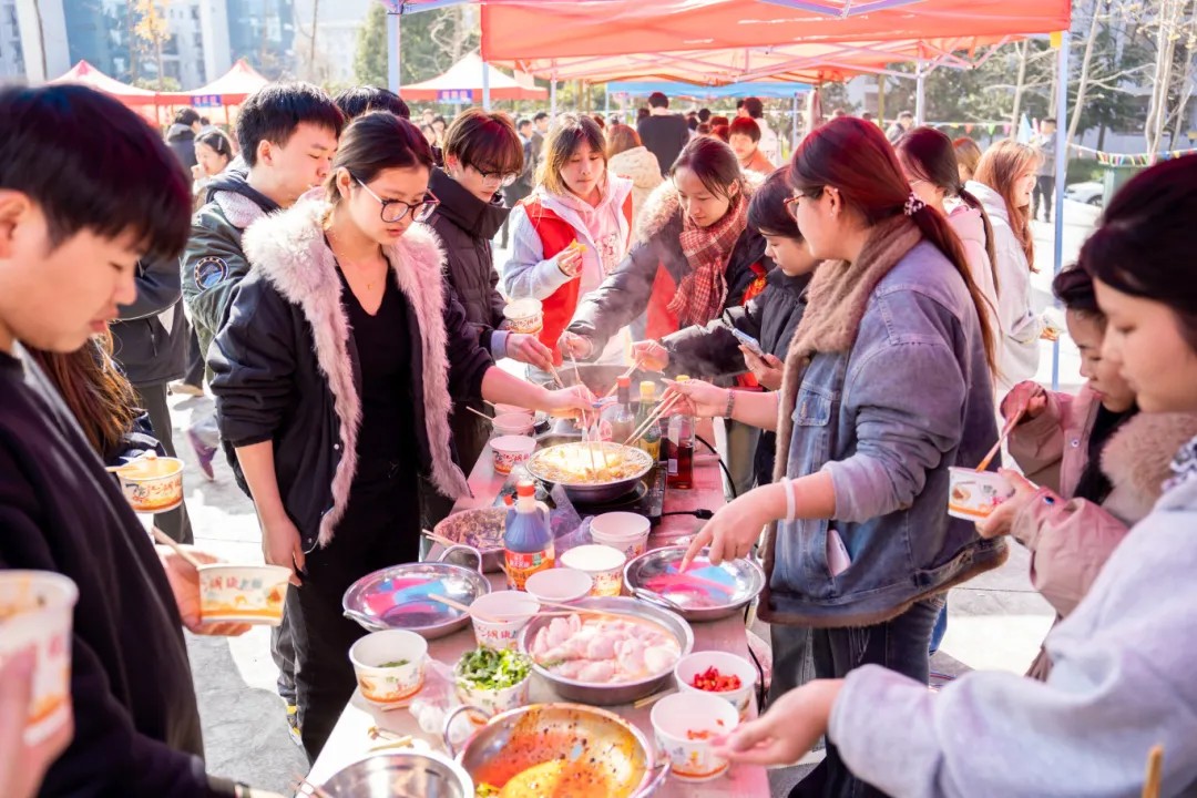 beat365官网首届美食文化节成功举办(图3)