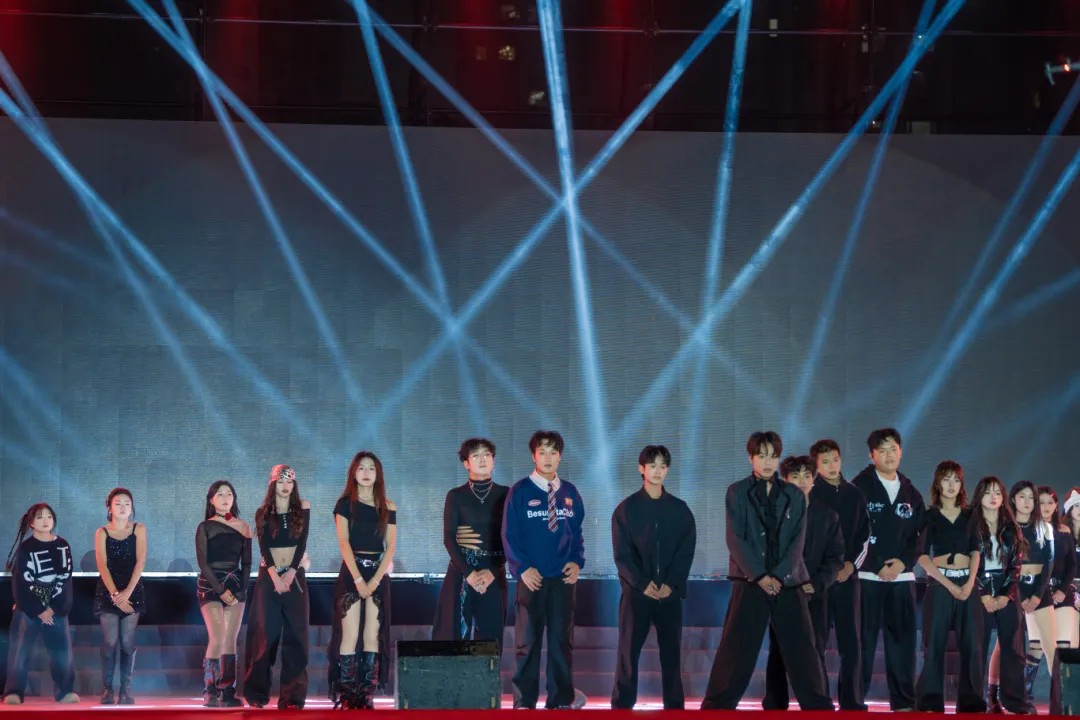 beat365官方网站举行十周年校庆暨2026年元旦文艺晚会(图11)