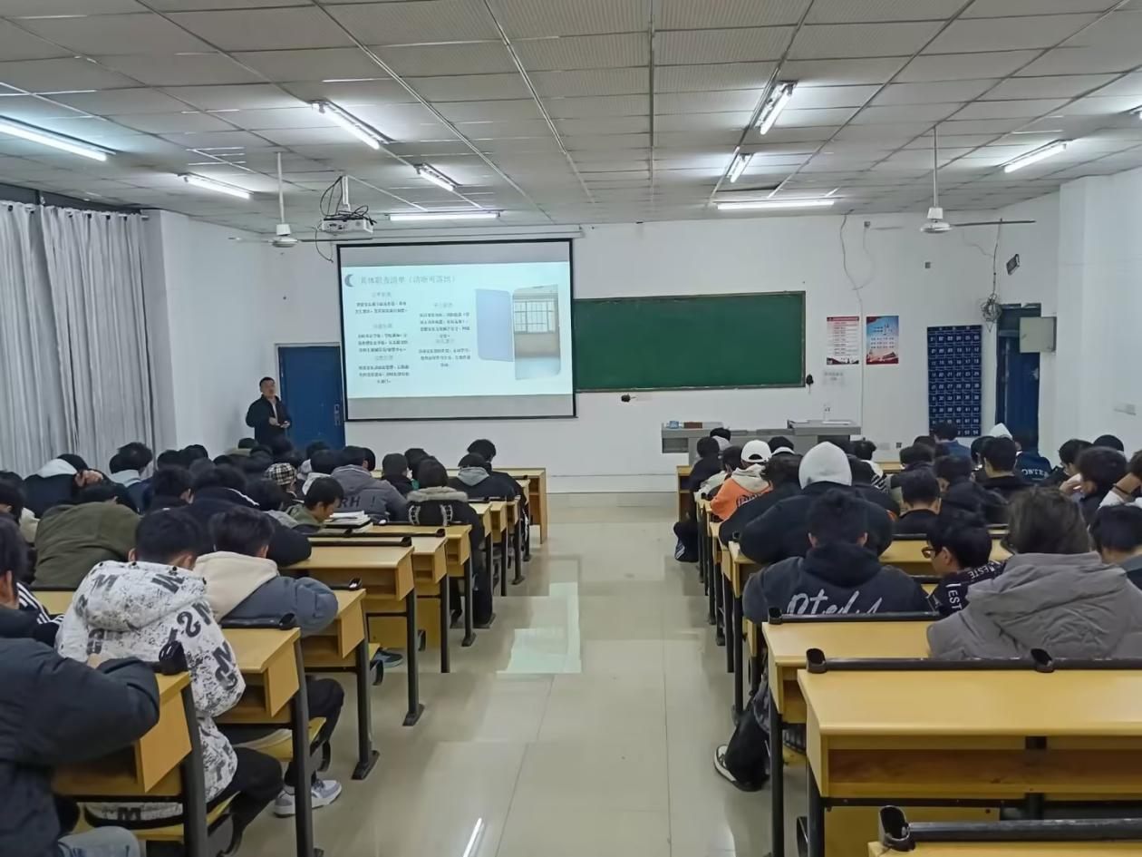 赋能寝室骨干 共筑温馨家园——智能制造与汽车工程学院开展大学生寝室长能力提升专题培训(图2)