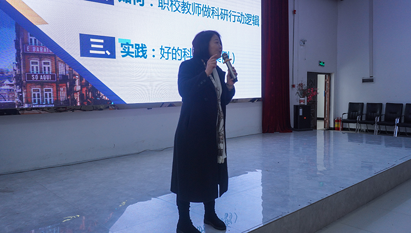营造科研氛围 提高教育质量丨邹小南教授为beat365官网教师培训(图1)