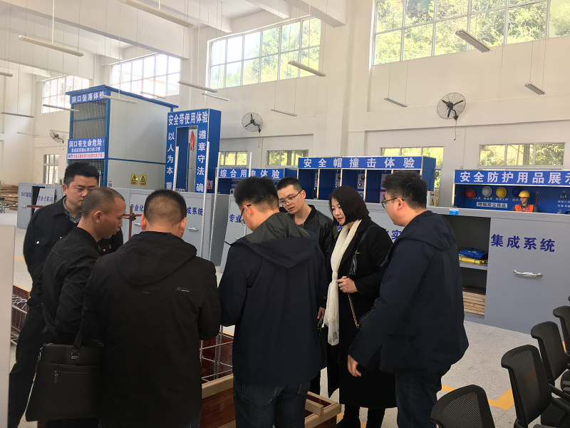 beat365官网药学院赴铜仁职业技术学院 考察交流(图3)