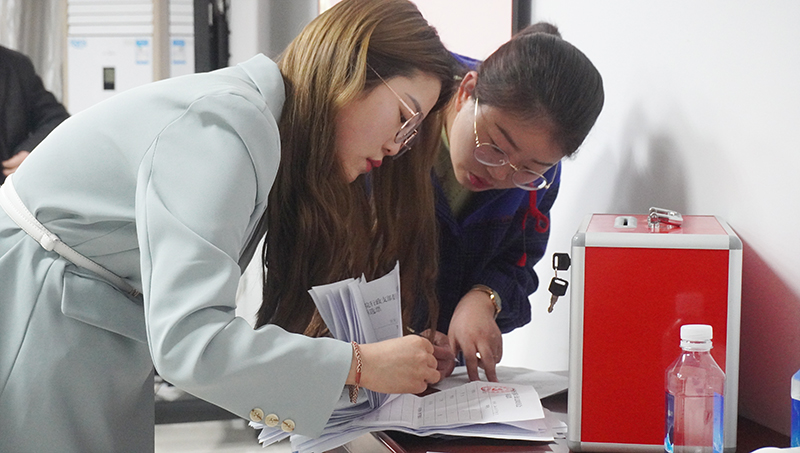 接力奋斗，再创辉煌 中共beat365官方网站行政支部委员会组织召开支部委员会换届党员大会(图3)