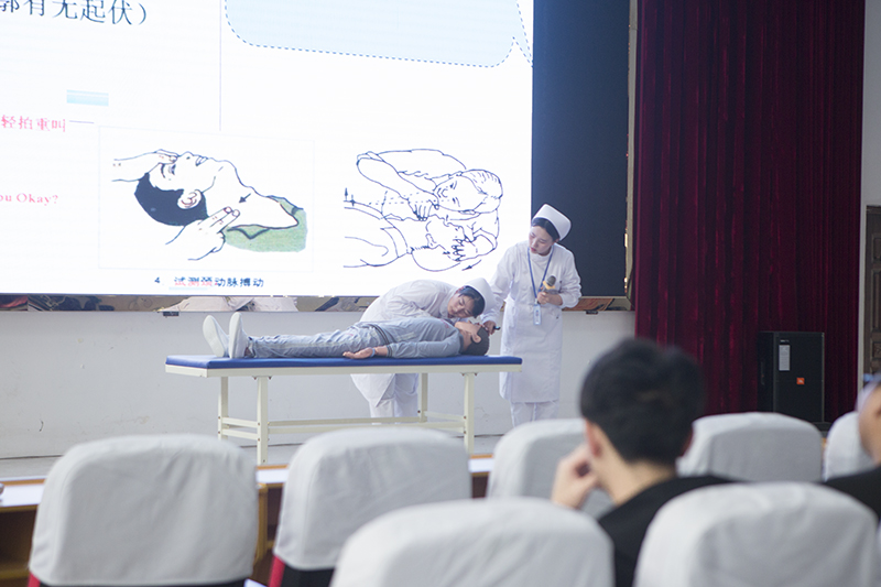 职业教育活动|beat365官网开展“心肺复苏培训”专题讲座(图2)