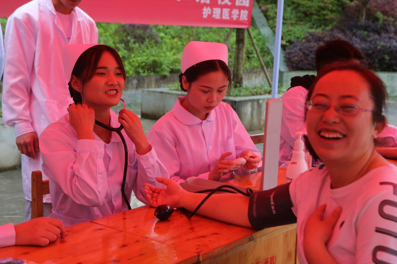 beat365官方网站开展义诊宣传活动(图3)