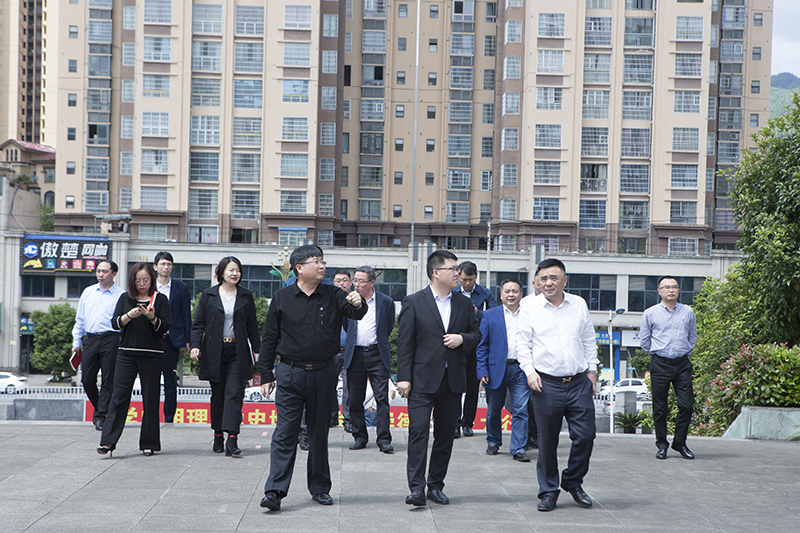 仰望星空立大志 学高身正成大才 德江县委常委、县纪委书记、县监委主任龙志刚 为beat365官网师生上专题思政课(图1)