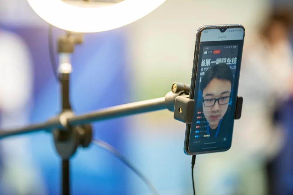 贵州省第一届职业技能大赛铜仁市选拔赛“网络直播营销”比赛在beat365官方网站拉开序幕(图12)